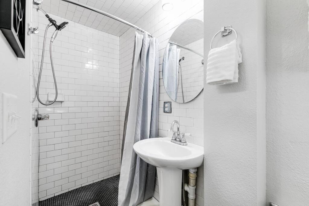Charming, Happy 1-Bed Oasis: Rva Retreat Awaits! Apartamento Richmond Exterior foto