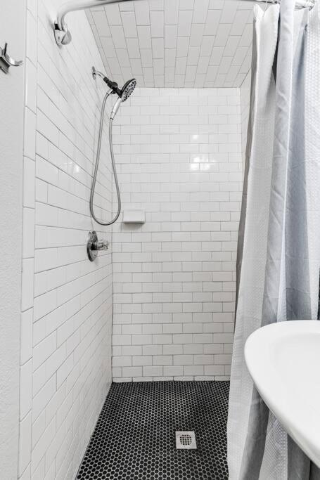 Charming, Happy 1-Bed Oasis: Rva Retreat Awaits! Apartamento Richmond Exterior foto